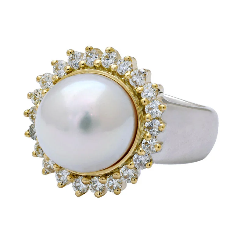 ladies-luxury-emerald-rings-Ring-South Sea Pearl and Diamond