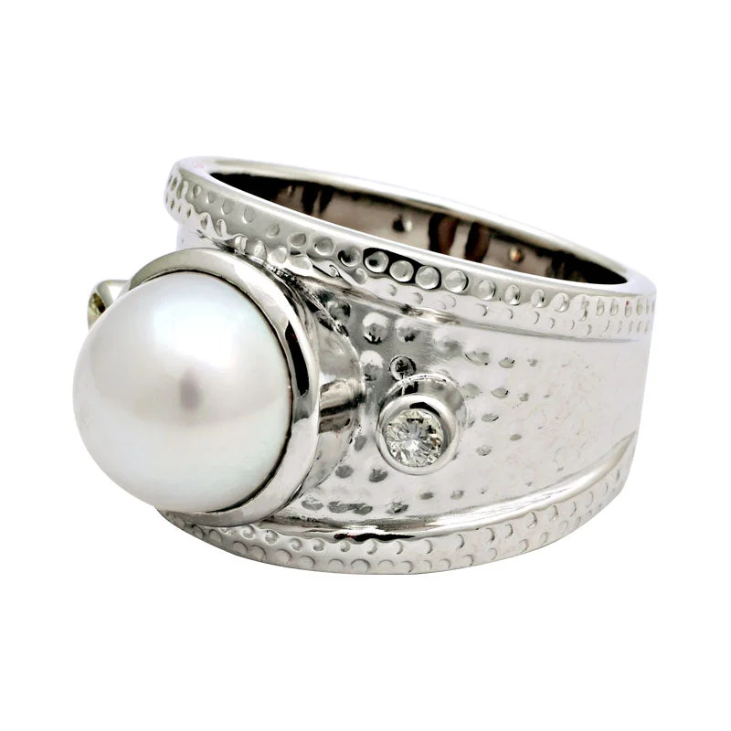 ladies-marquise-cut-emerald-rings-Ring-South Sea Pearl and Diamond