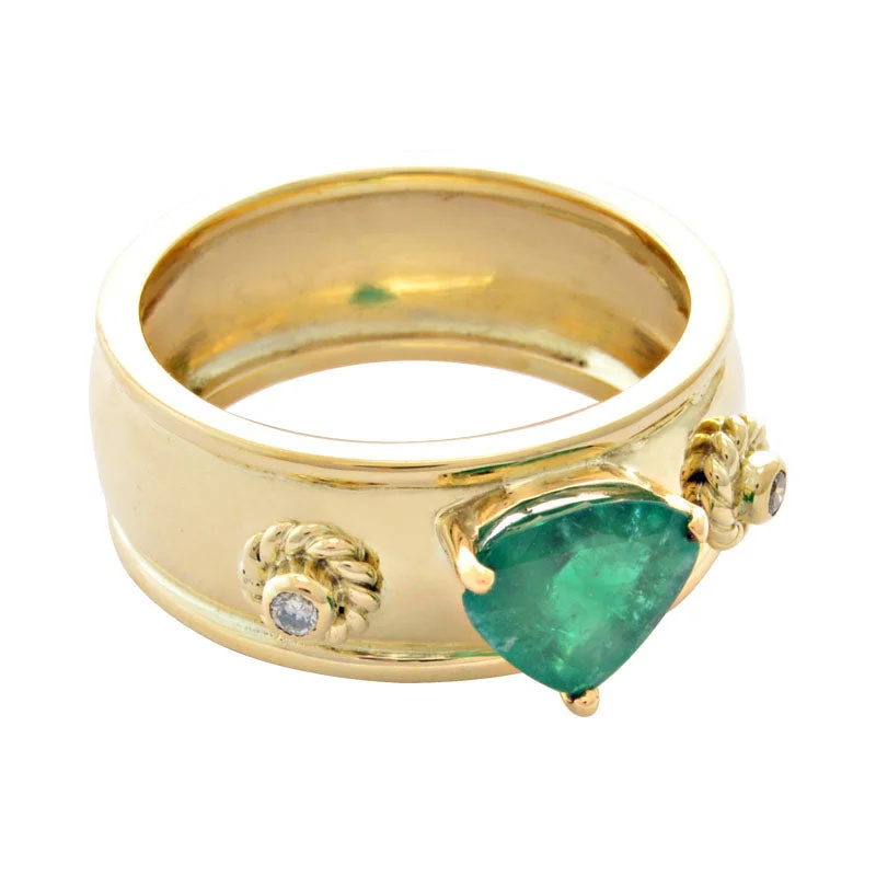 ladies-round-platinum-rings-Ring- Emerald And Diamond