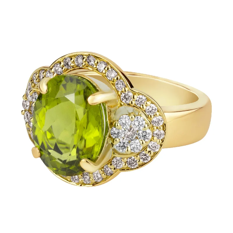 ladies-vintage-diamond-rings-Ring - Peridot And Diamond (2371B)