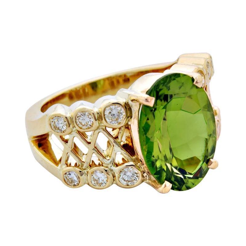 ladies-emerald-cut-diamond-rings-Ring- Peridot And Diamond