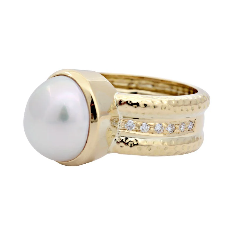 ladies-minimalist-accent-rings-Ring-South Sea Pearl and Diamond