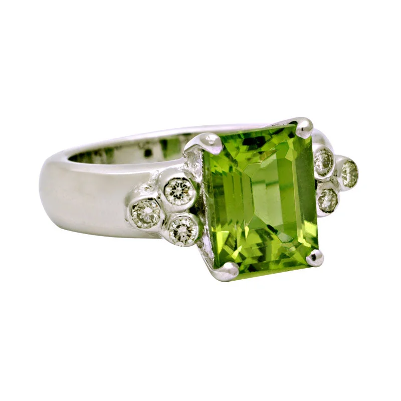 ladies-heart-shank-rings-Ring-Peridot and Diamond